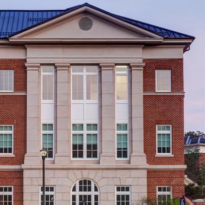 Lu School Of Business Vertical 0004